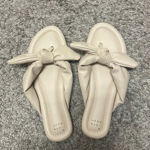 Adley bow flip flop sandals
